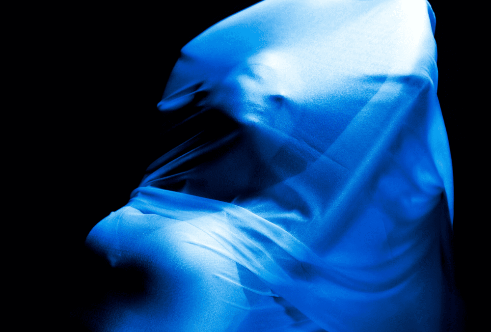 Em Franklin's "Suffocation Blue" Is the Anxious Attachment Anthem Nobody Knew They Were Waiting For