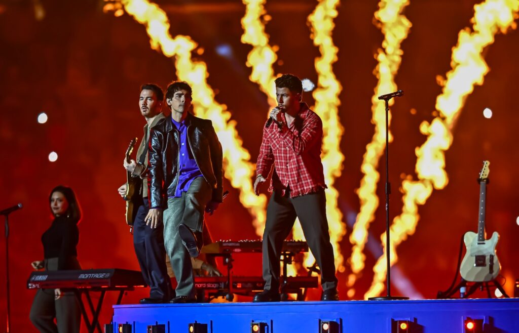 How to Buy Jonas Brothers 'The Burning Up Tour' Tickets