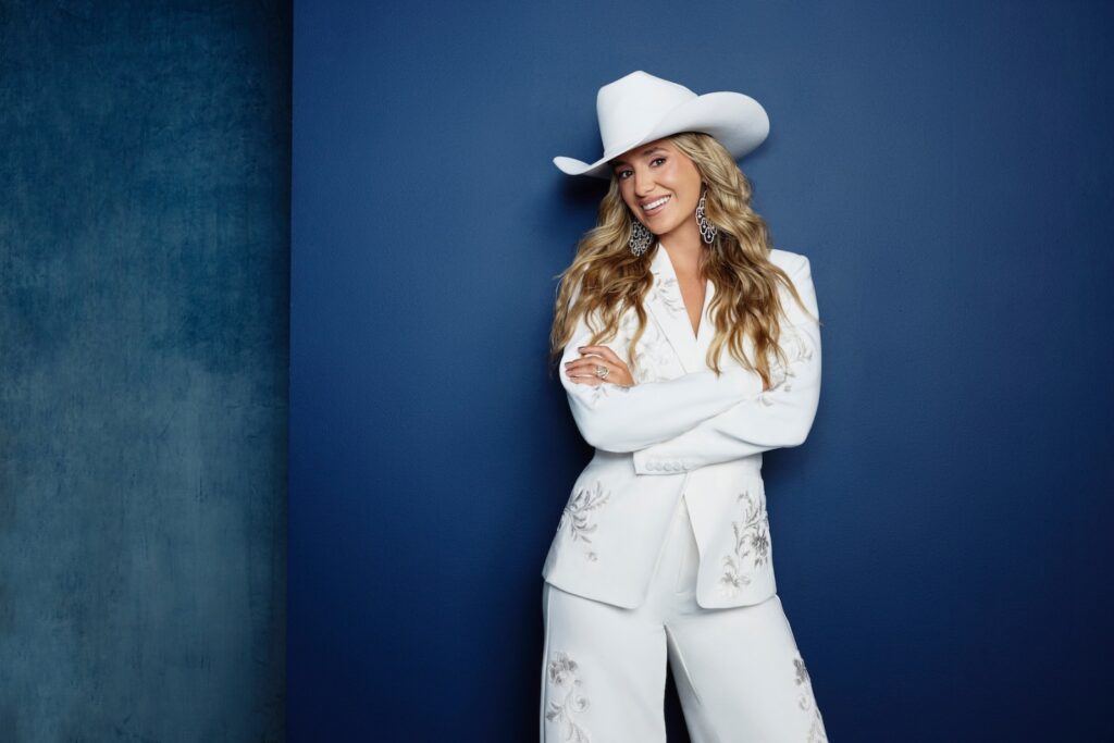 Lainey Wilson to Return as Host for 2026 CMA Awards